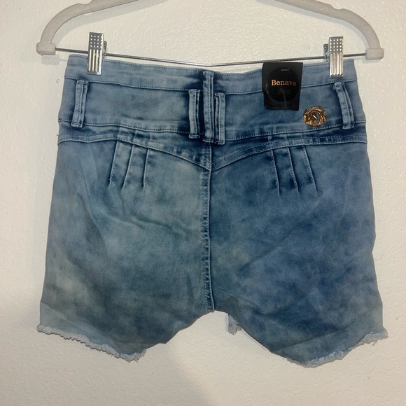 NWT Benava Jean Shorts Juniors 7 Blue Whiskers Mid Rise 3 Button (631) - Picture 2 of 4